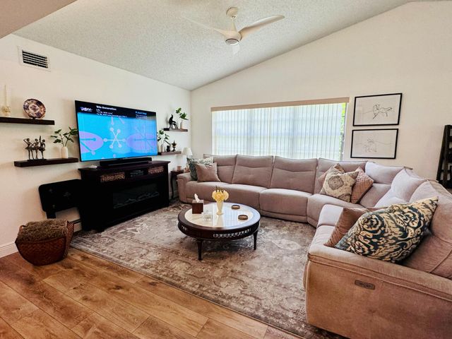 5157 Magellan Way E, Delray Beach, FL 33484