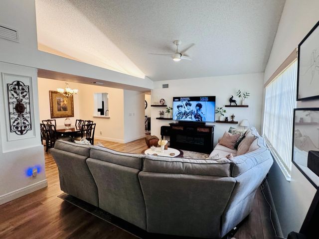 5157 Magellan Way E, Delray Beach, FL 33484