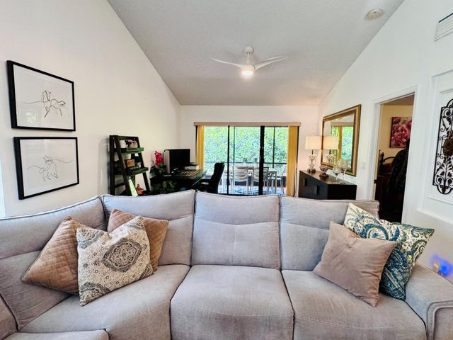 5157 Magellan Way E, Delray Beach, FL 33484