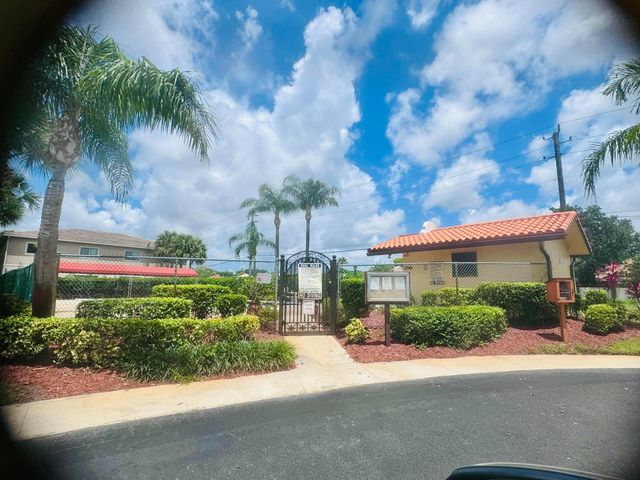 5157 Magellan Way E, Delray Beach, FL 33484