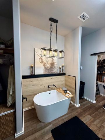 21230 County Rd 4202, Chandler, TX 75758