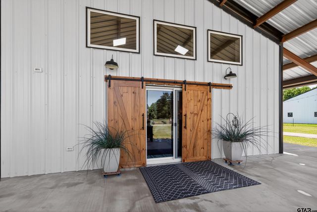 21230 County Rd 4202, Chandler, TX 75758
