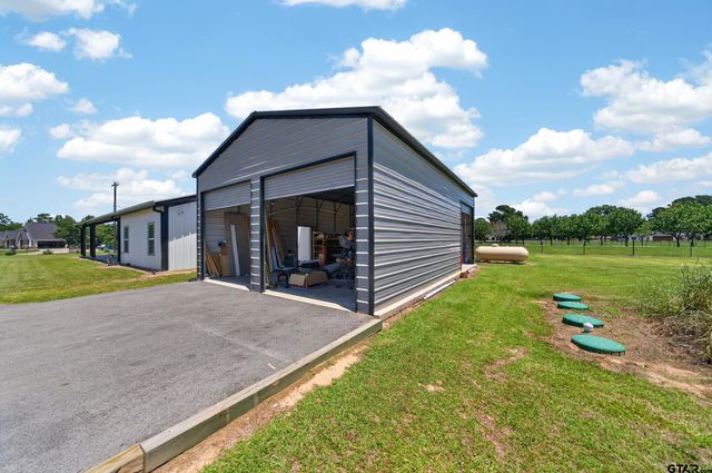 21230 County Rd 4202, Chandler, TX 75758