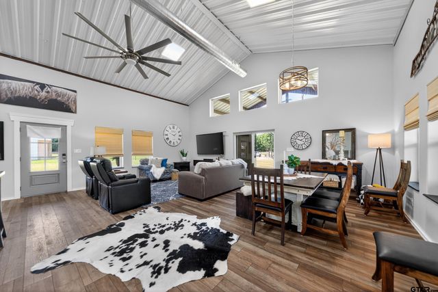 21230 County Rd 4202, Chandler, TX 75758