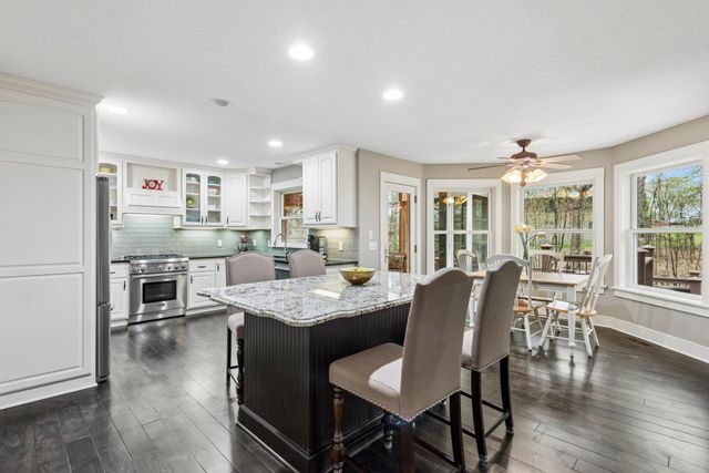 8469 Woodland Curve, Saint Bonifacius, MN 55375