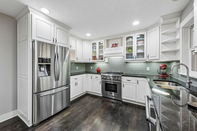 8469 Woodland Curve, Saint Bonifacius, MN 55375