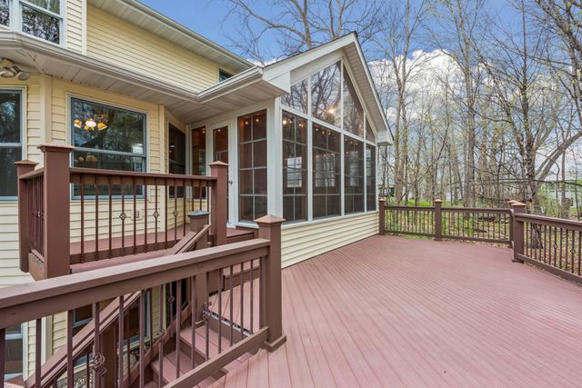 8469 Woodland Curve, Saint Bonifacius, MN 55375