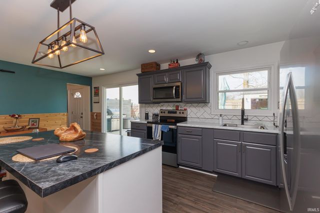 1609 E Royerton Drive, Muncie, IN 47303