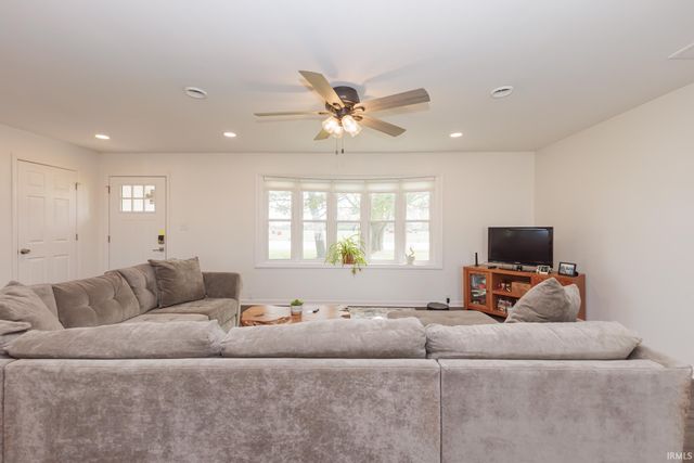 1609 E Royerton Drive, Muncie, IN 47303
