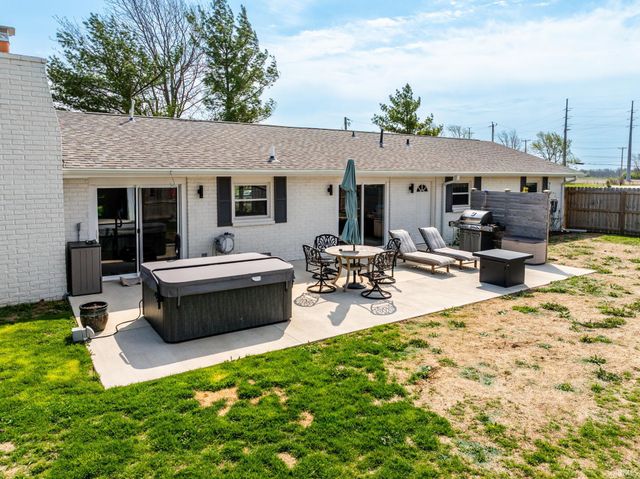 1609 E Royerton Drive, Muncie, IN 47303