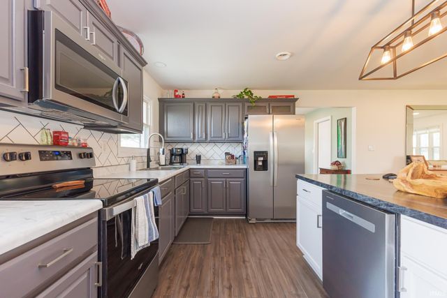 1609 E Royerton Drive, Muncie, IN 47303