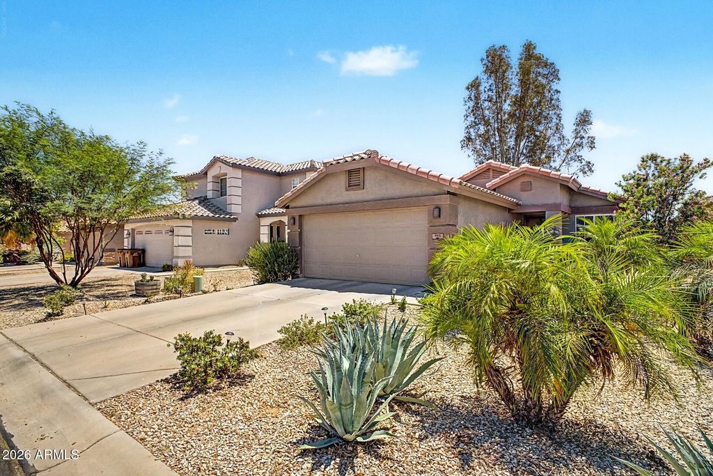 985 E Stardust Way, San Tan Valley, AZ 85143