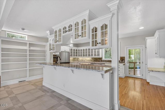 255 Scenic Drive, Ashland, OR 97520