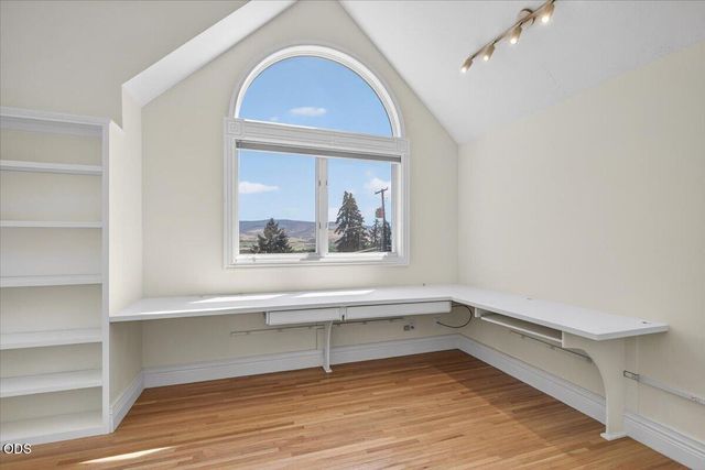 255 Scenic Drive, Ashland, OR 97520