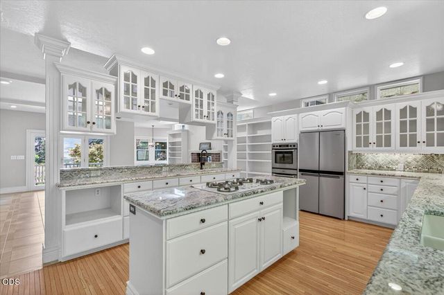 255 Scenic Drive, Ashland, OR 97520