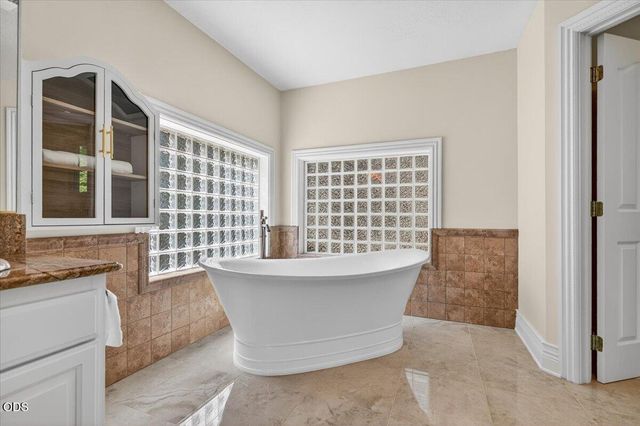 255 Scenic Drive, Ashland, OR 97520