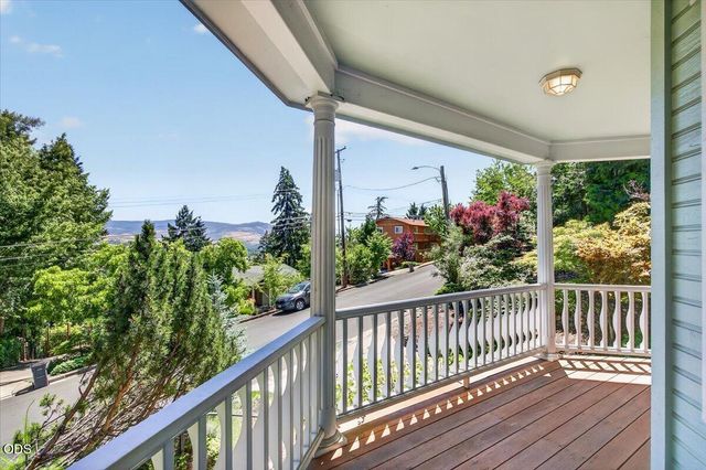 255 Scenic Drive, Ashland, OR 97520