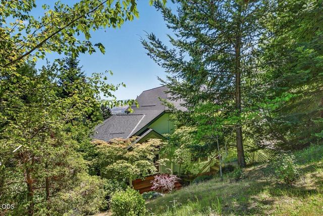 255 Scenic Drive, Ashland, OR 97520