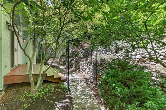 255 Scenic Drive, Ashland, OR 97520