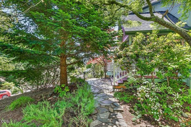 255 Scenic Drive, Ashland, OR 97520