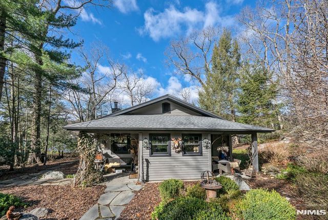 26 Short Road, Bloomingdale, NJ 07420