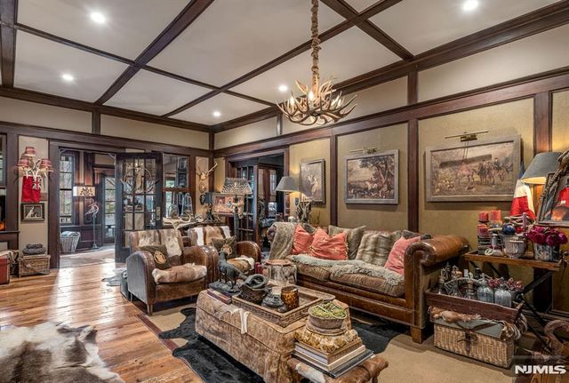 26 Short Road, Bloomingdale, NJ 07420