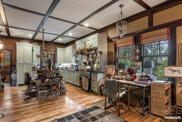 26 Short Road, Bloomingdale, NJ 07420