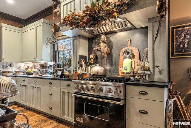 26 Short Road, Bloomingdale, NJ 07420