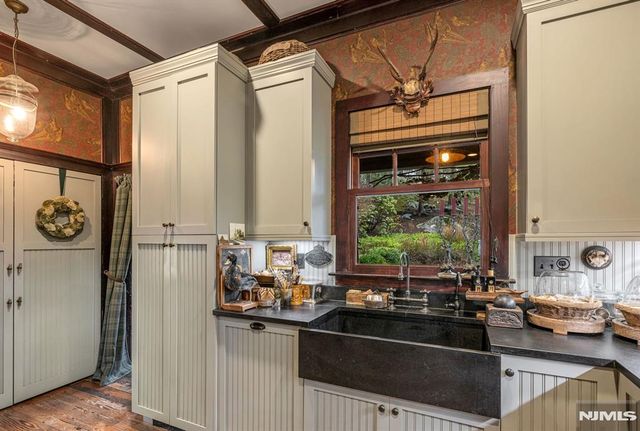 26 Short Road, Bloomingdale, NJ 07420