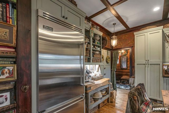 26 Short Road, Bloomingdale, NJ 07420