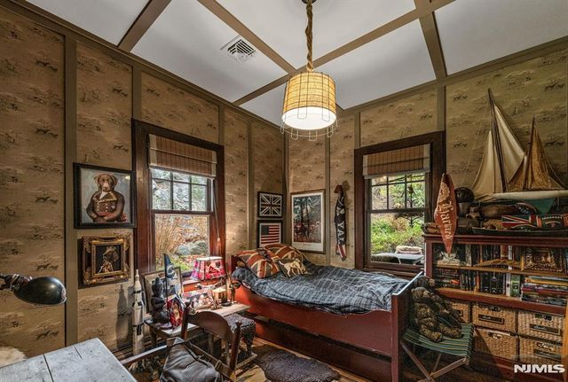 26 Short Road, Bloomingdale, NJ 07420