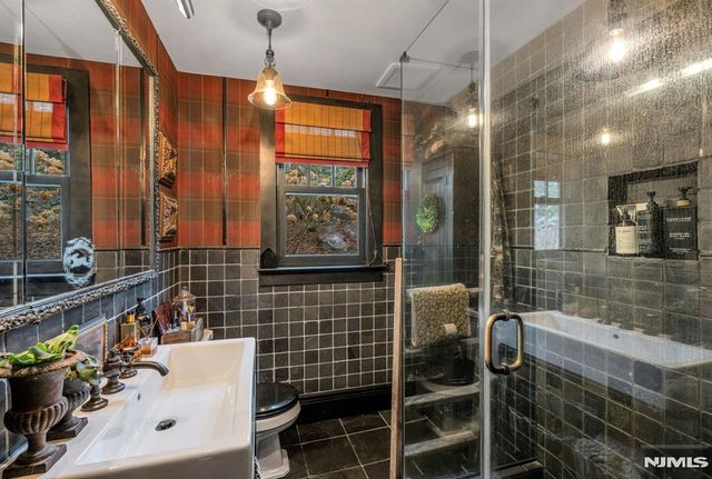 26 Short Road, Bloomingdale, NJ 07420