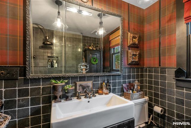 26 Short Road, Bloomingdale, NJ 07420