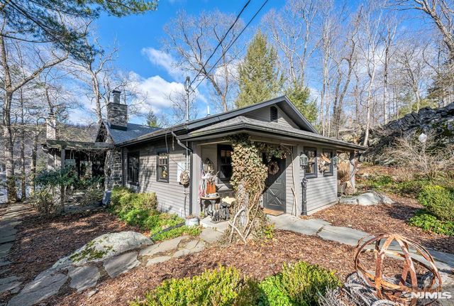 26 Short Road, Bloomingdale, NJ 07420