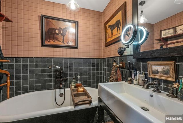 26 Short Road, Bloomingdale, NJ 07420