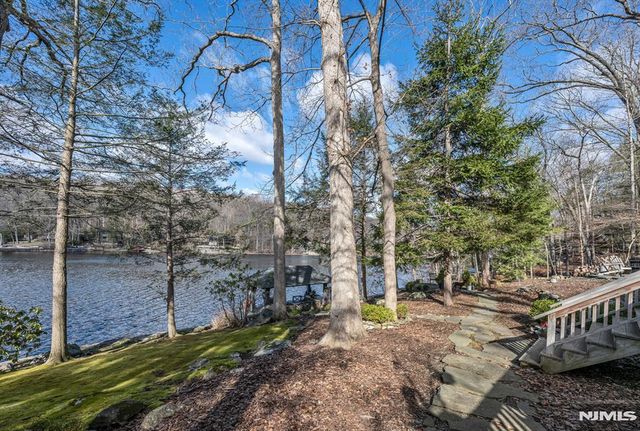 26 Short Road, Bloomingdale, NJ 07420