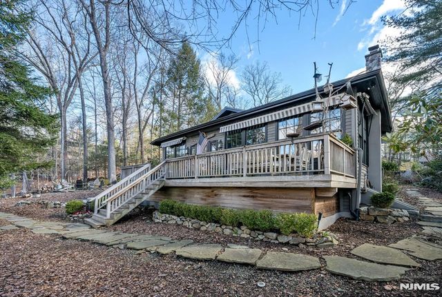 26 Short Road, Bloomingdale, NJ 07420