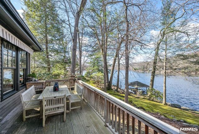 26 Short Road, Bloomingdale, NJ 07420