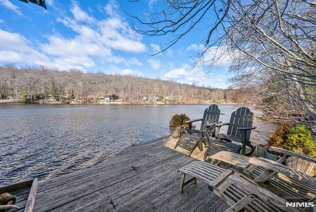 26 Short Road, Bloomingdale, NJ 07420