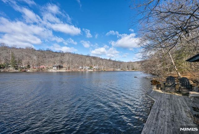 26 Short Road, Bloomingdale, NJ 07420