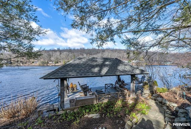 26 Short Road, Bloomingdale, NJ 07420