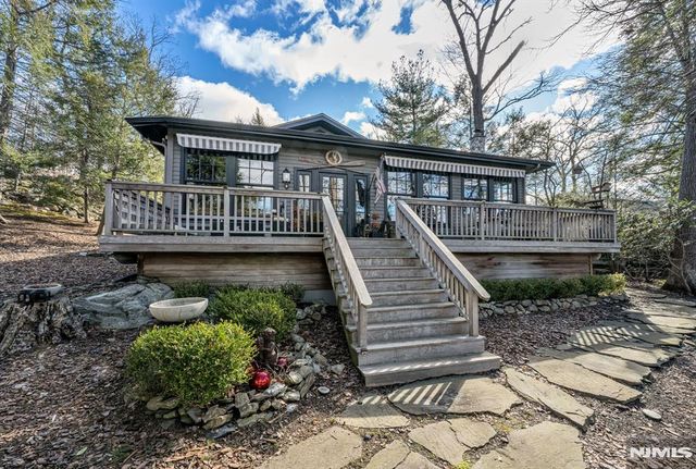 26 Short Road, Bloomingdale, NJ 07420