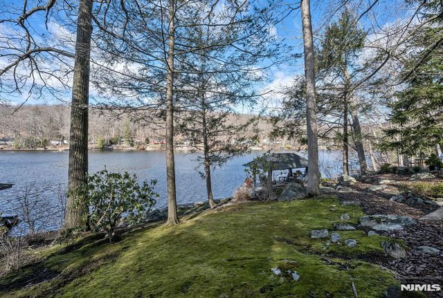 26 Short Road, Bloomingdale, NJ 07420