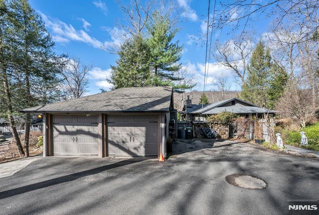 26 Short Road, Bloomingdale, NJ 07420