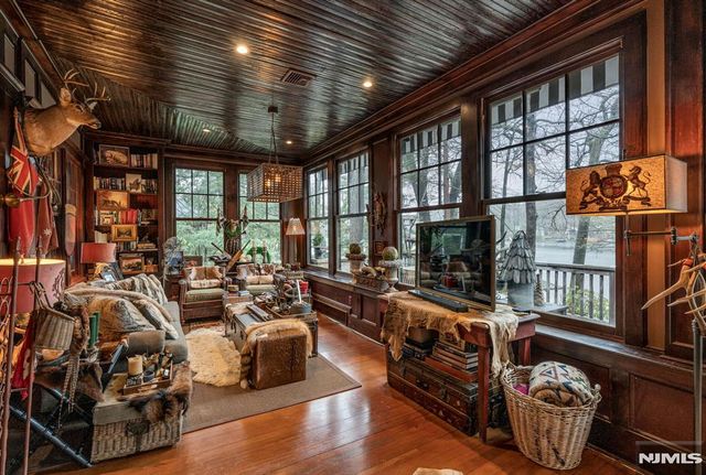 26 Short Road, Bloomingdale, NJ 07420