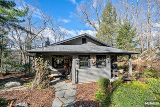 26 Short Road, Bloomingdale, NJ 07420