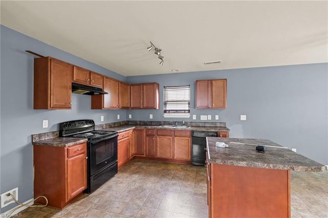 1101 Caden Village Circle, Lexington, NC 27295