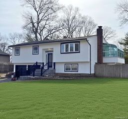 8 Alpine Street, Port Jefferson Station, NY 11776