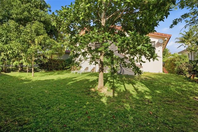 9208 Emerson Ave, Surfside, FL 33154