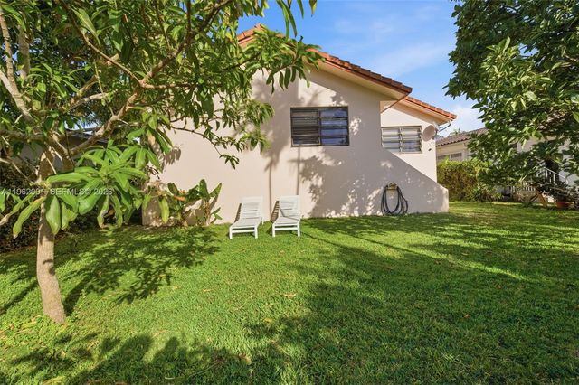 9208 Emerson Ave, Surfside, FL 33154